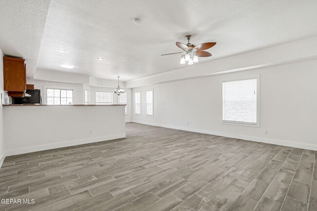 Building Photo - 7235 Royal Arms Dr