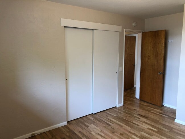 Building Photo - Updated 3 bedroom 1 1/2 bath home in a gre...