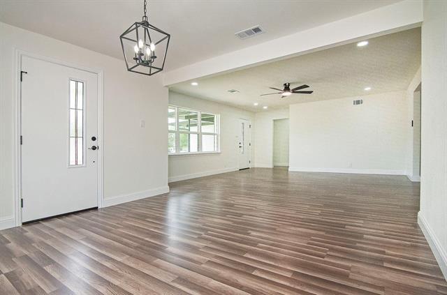 Building Photo - 2608 Lockhart Ave