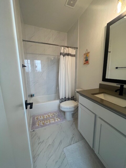 Building Photo - Room in House on Wellspring Loop