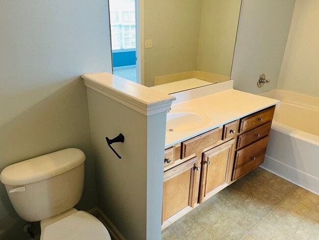 Building Photo - Sought after community, swimming/playground, courtyard, 1 car garage, 2 bed/2.5 bath, granite  co...