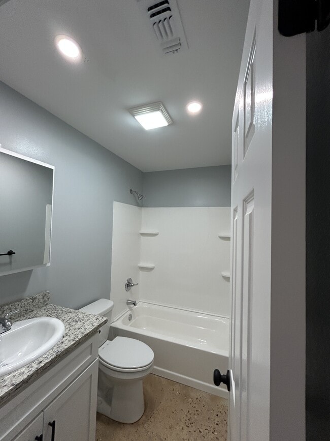 Building Photo - 2515 Kavanaugh Rd