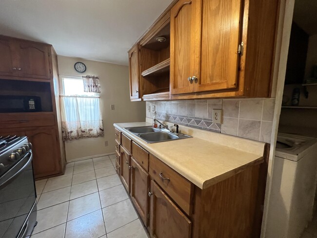 Building Photo - 125 Burge Dr