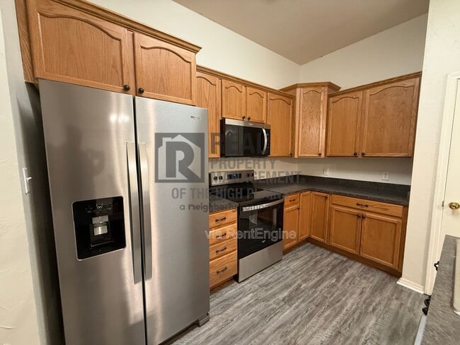 Building Photo - 1004 Pikes Peak Dr