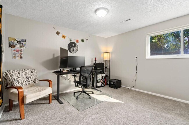 Building Photo - 2481 Nyssa Dr