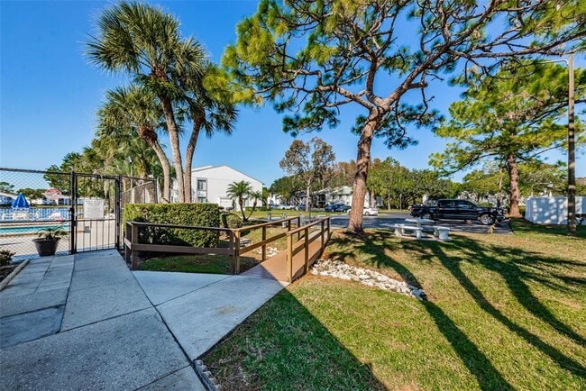 Building Photo - 1151 Pine Ridge Cir W