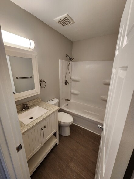 Building Photo - 410 McKinley St