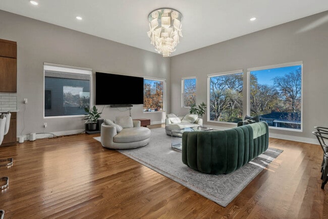 Building Photo - 1909 Hailey Ave