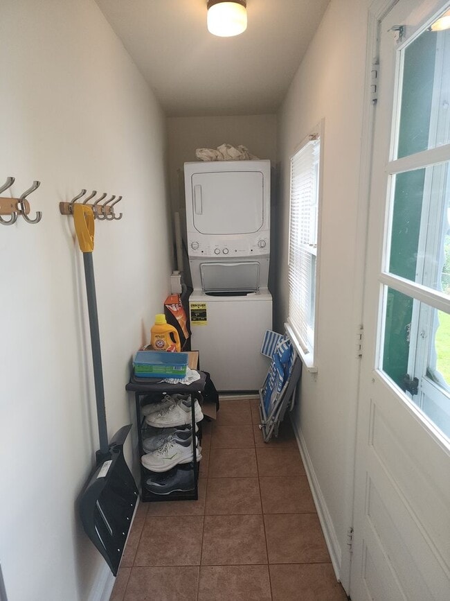 Building Photo - Great Location Conshy Apartment w/Central ...