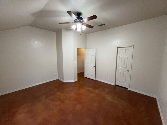 Building Photo - 2105 Charleston Ct