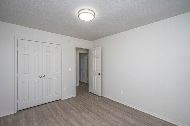 Building Photo - Corner-Lot 3Bedroom Charmer in Yukon with Fireplace & Enclosed Patio!