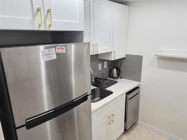 Building Photo - 2170 NE 51st Ct