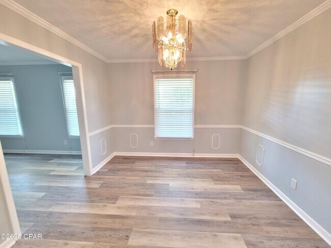 Building Photo - 2512 W 27th St