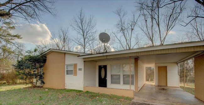 Building Photo - Newly Renovated 3 Bedroom Home!