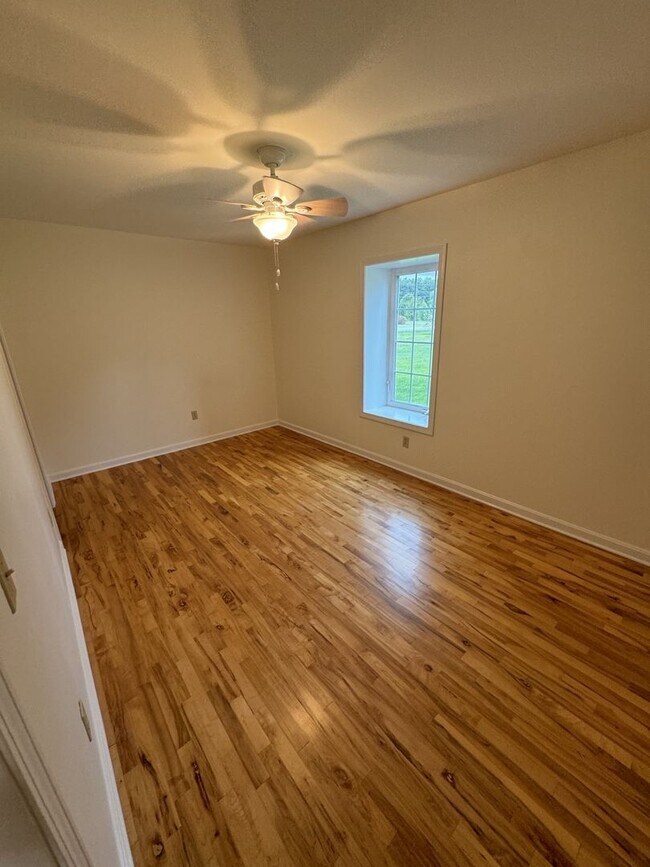Building Photo - 31 Sumner Ln