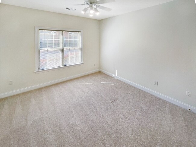 Building Photo - Spacious 3 bedroom/ 2 full bath home in Mi...