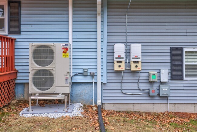 Building Photo - 8 Leonard Dr