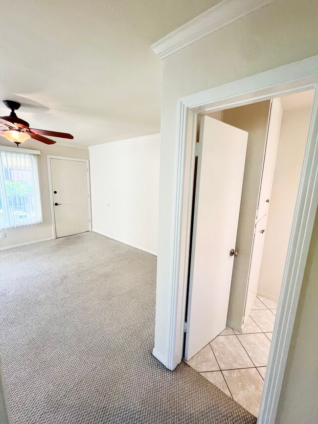 Building Photo - La Playa 1 bedroom, 1 bath Walking Distance to Bay & Point Loma Village