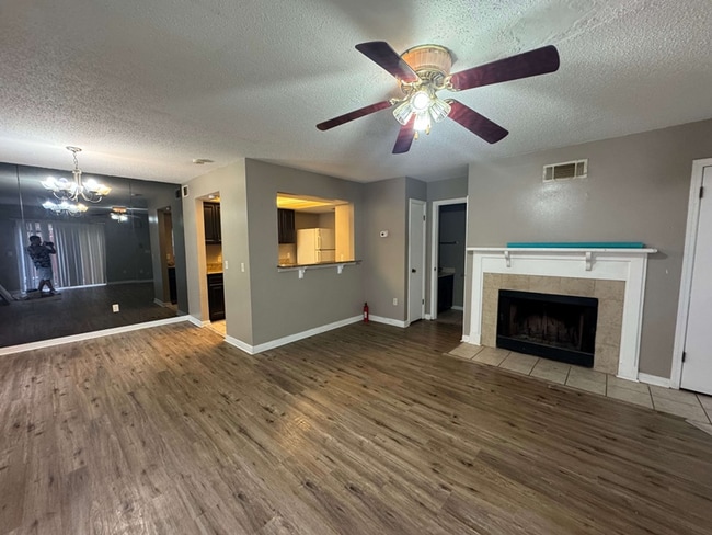 Building Photo - 2004 Greenpoint Dr