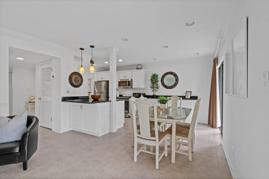 Building Photo - 125 Sunset Bay