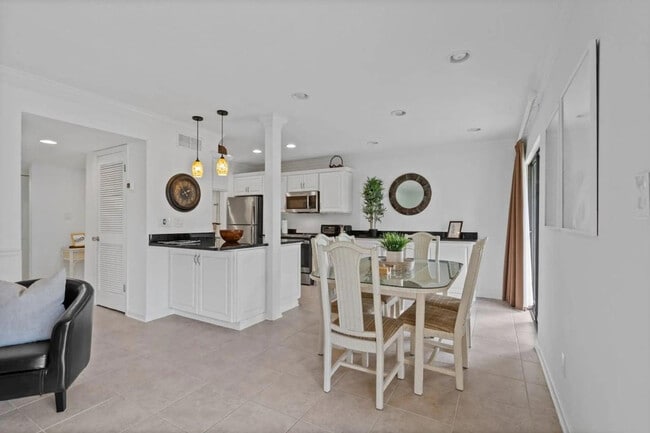 Building Photo - 125 Sunset Bay