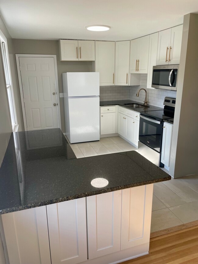 Building Photo - 1913 Boscobel St