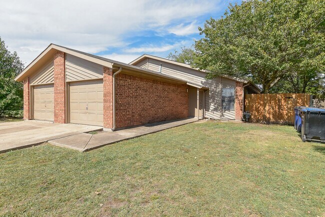 Building Photo - PEPERPORT.3914/3916