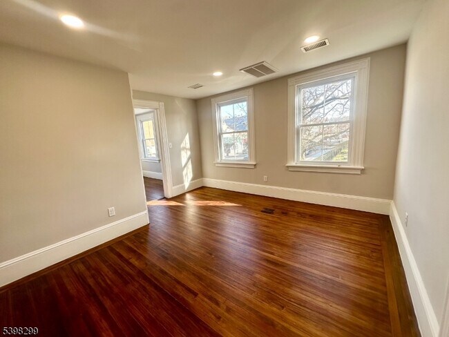 Building Photo - 328 Bloomfield Ave