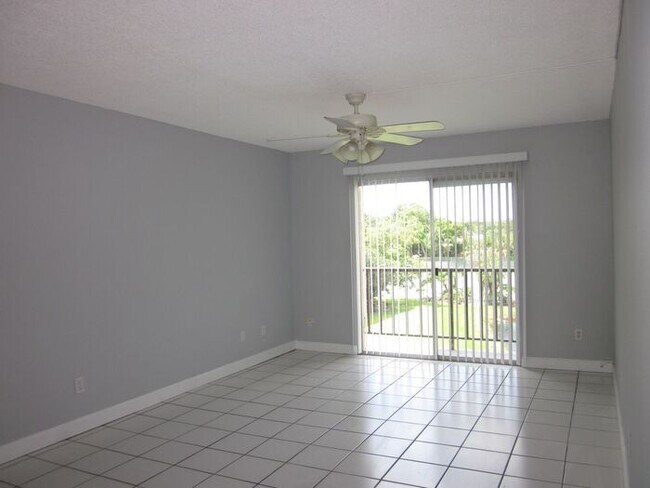 Building Photo - THE RACQUET CLUB - GATED COMMUNITY