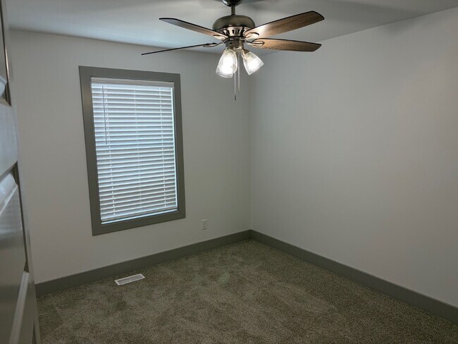 Building Photo - 1160 Marathon Dr