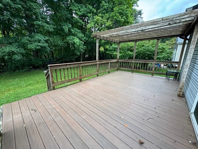 Building Photo - 564 Glenside Ln