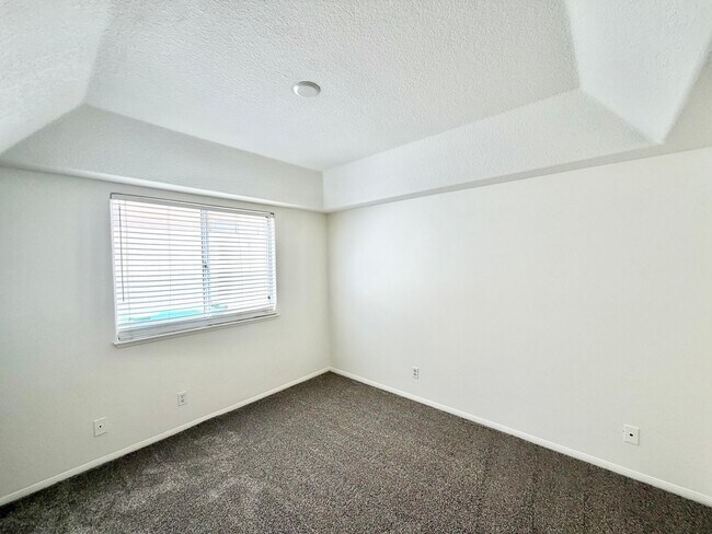 Building Photo - Spacious 5 Bedroom 3 Bathroom Home with Updated Paint, New Roof & Private Balcony