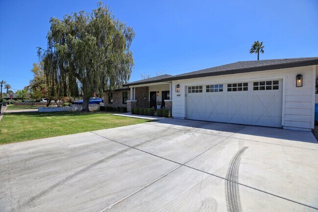 Building Photo - Beautifully furnished Arcadia Lite Rental Home!