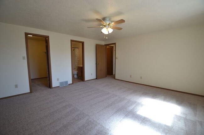 Building Photo - 2220 Piros Dr