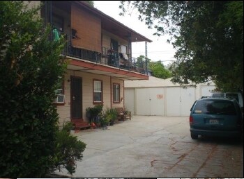 Building Photo - 1230 N Beachwood Dr