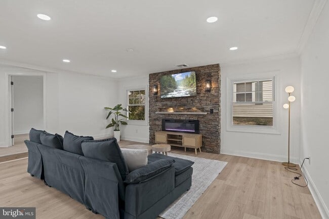 Building Photo - 5 Burgess Ln