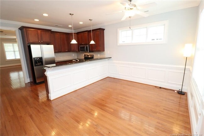 Building Photo - 5013 Sunny Creek Ln