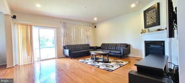 Building Photo - 23538 Christina Ridge Square