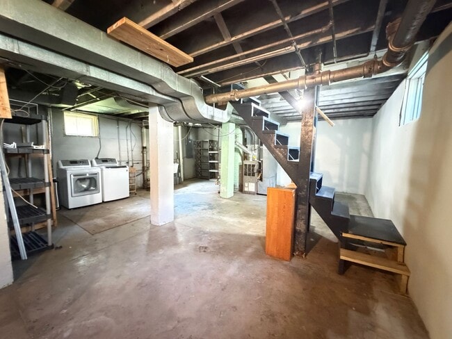 Building Photo - Spacious & Comfortable Two-Bedroom, and Bath House!