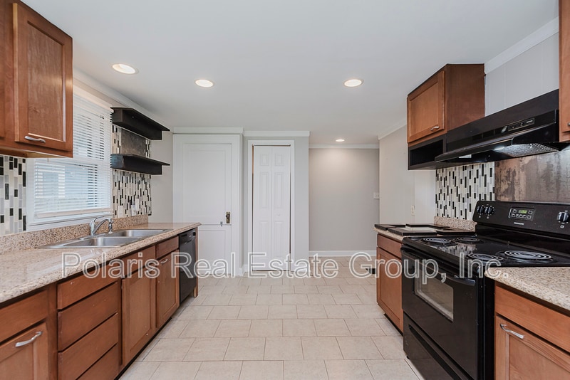 Building Photo - 6222 Kingsley Dr