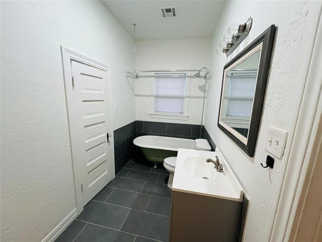 Building Photo - 224 W Eufaula St