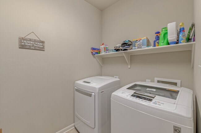 Building Photo - Available August 2026! 4/2.5 in highly desired Castlegate II