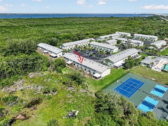 Building Photo - 9425 S Ocean Dr