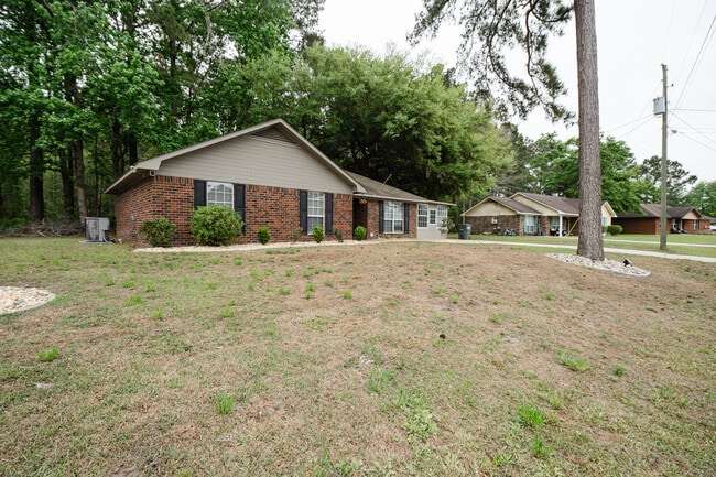 Building Photo - 65 Angie St
