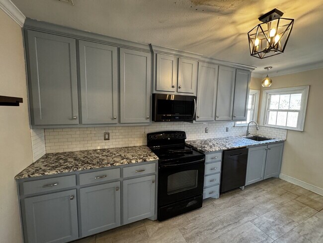 Building Photo - Amazing home in Tech Terrace