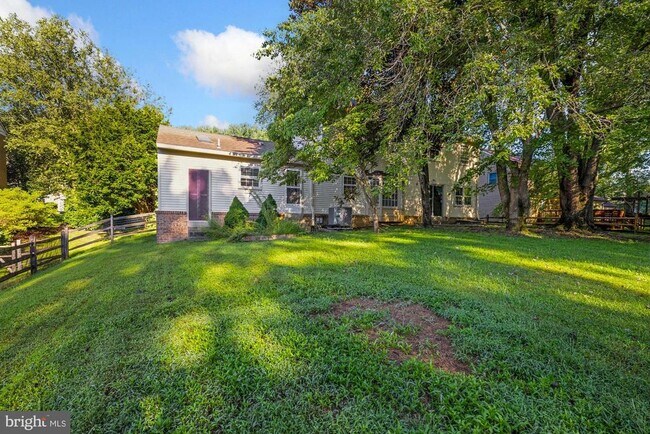 Building Photo - 8208 Gainsborough Ct W