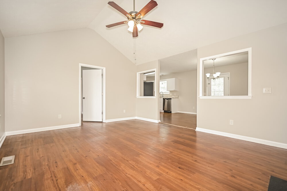 Building Photo - 581 Woodcrest Dr
