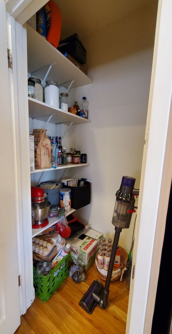 Building Photo - East Albany Park – Updated 1-Bedroom Apt –...
