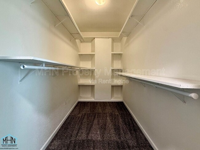 Building Photo - 100 Bluet Ln