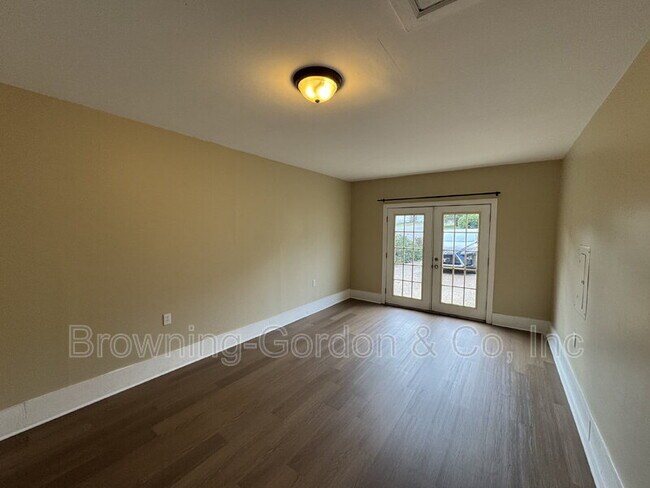 Building Photo - 1111 Cedarhill Ct